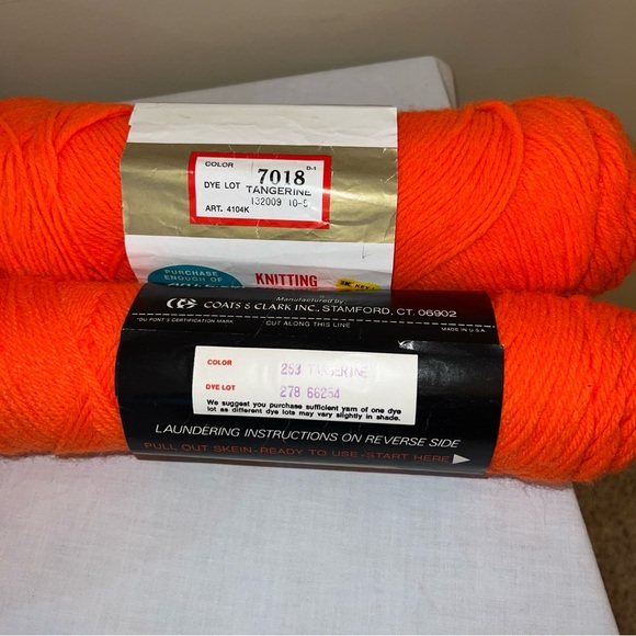 Lot 9 Yarn Red heart, Sayelle, others White, Orange, burnt orange, cranberry red - Picture 10 of 11